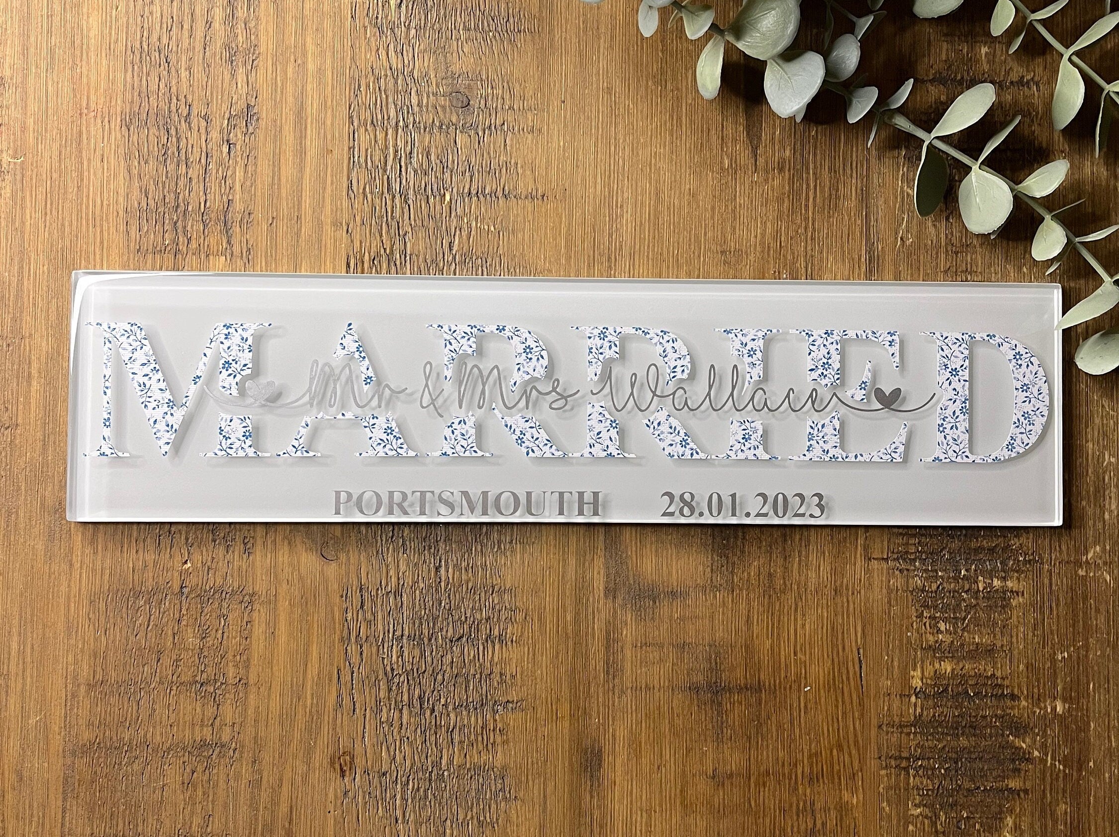 Bridal Personalised Wedding Gift for Home I Personalised Wedding Plaque/Tile/Sign | Wedding Day Present | Top Table Wedding Sign/Newlyweds Gift - The Crafty Bee